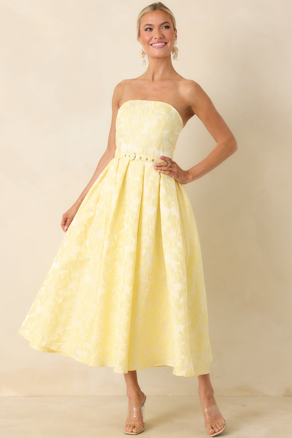 Classic-Strapless-Dress-With-Tailored-Bodice-And-Pleated-Skirt