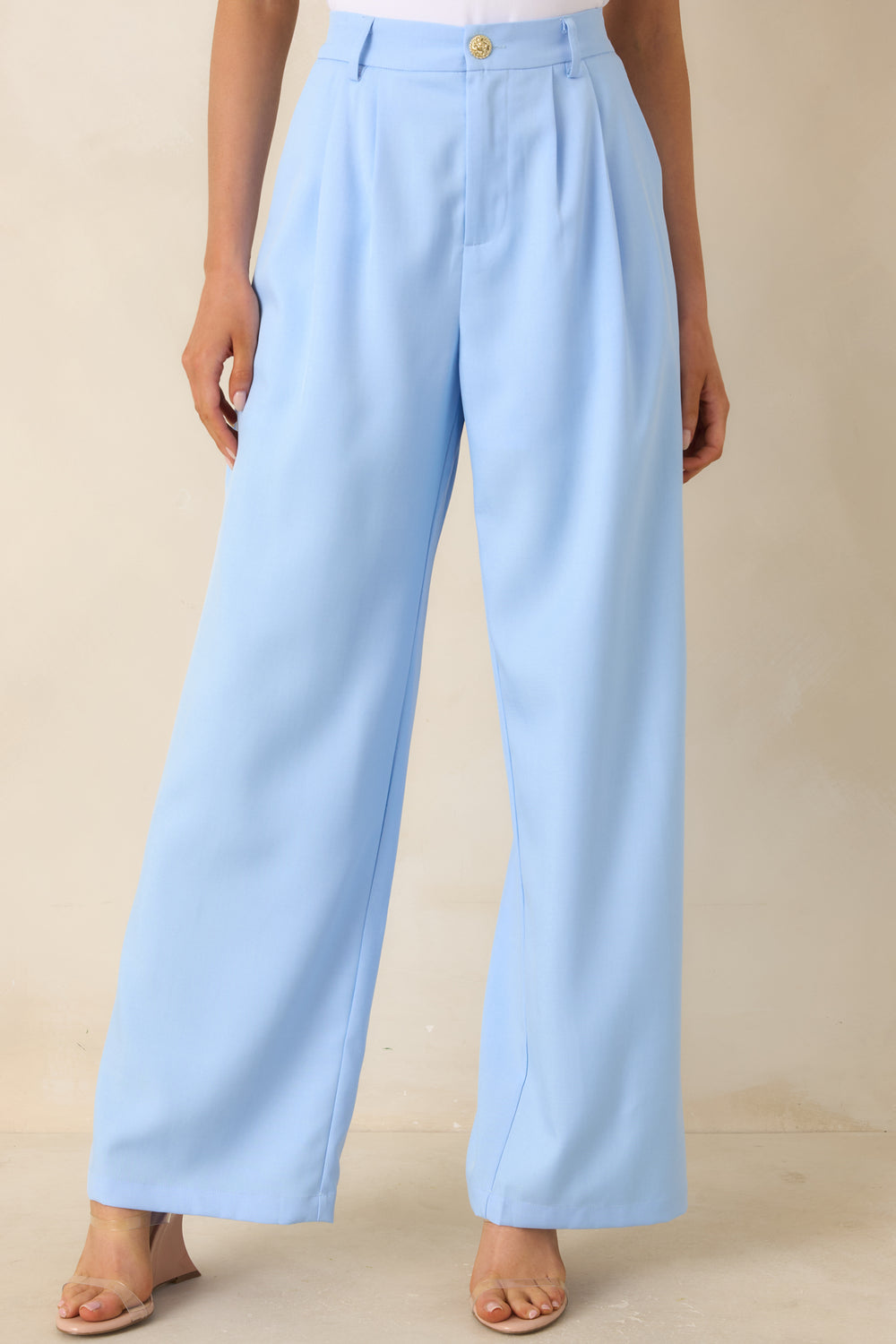 Close-View-Of-Front-Pleats-On-Wide-Leg-Trousers