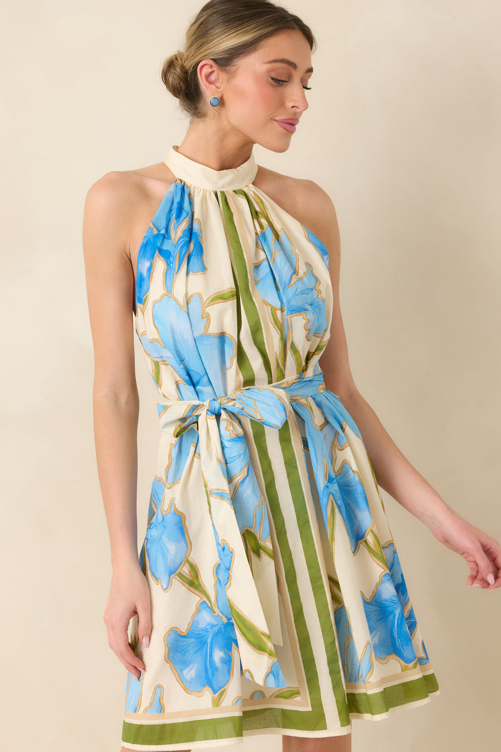 Close-View-Of-Halter-Neckline-With-Blue-Floral-Print