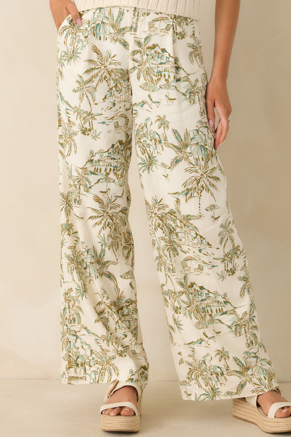 Close-View-Of-The-High-Rise-Waistband-Detail