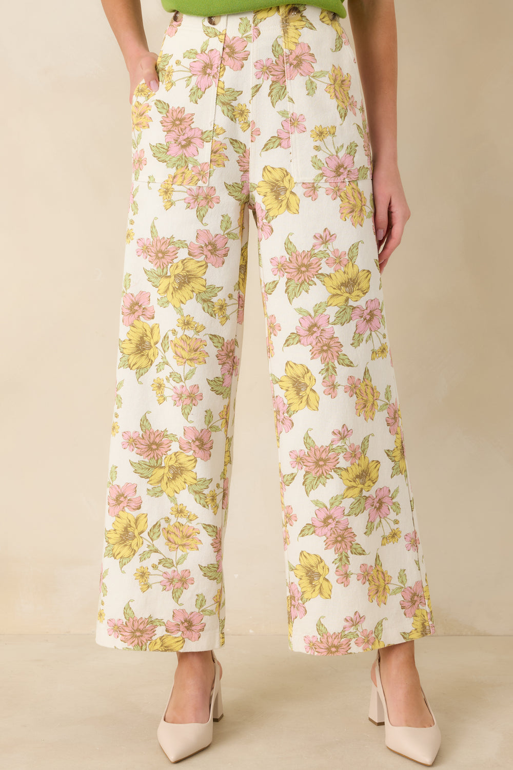 Cropped-Front-View-Focusing-On-The-Floral-Pattern
