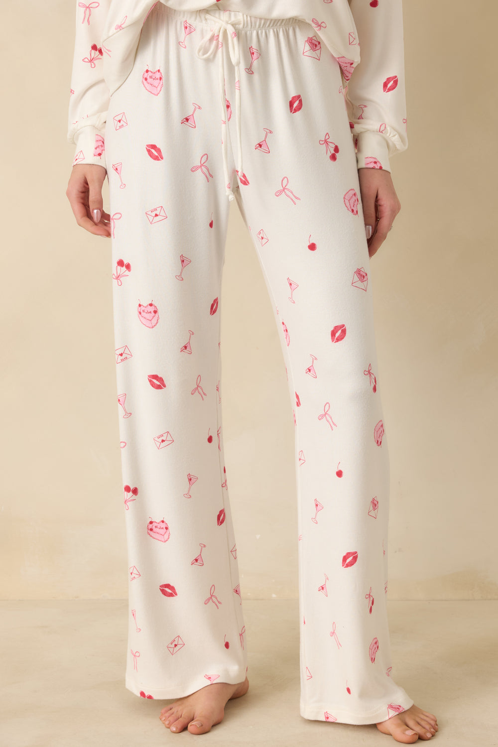 Cropped-View-Emphasizing-The-Elastic-Waistband-And-Drawstring