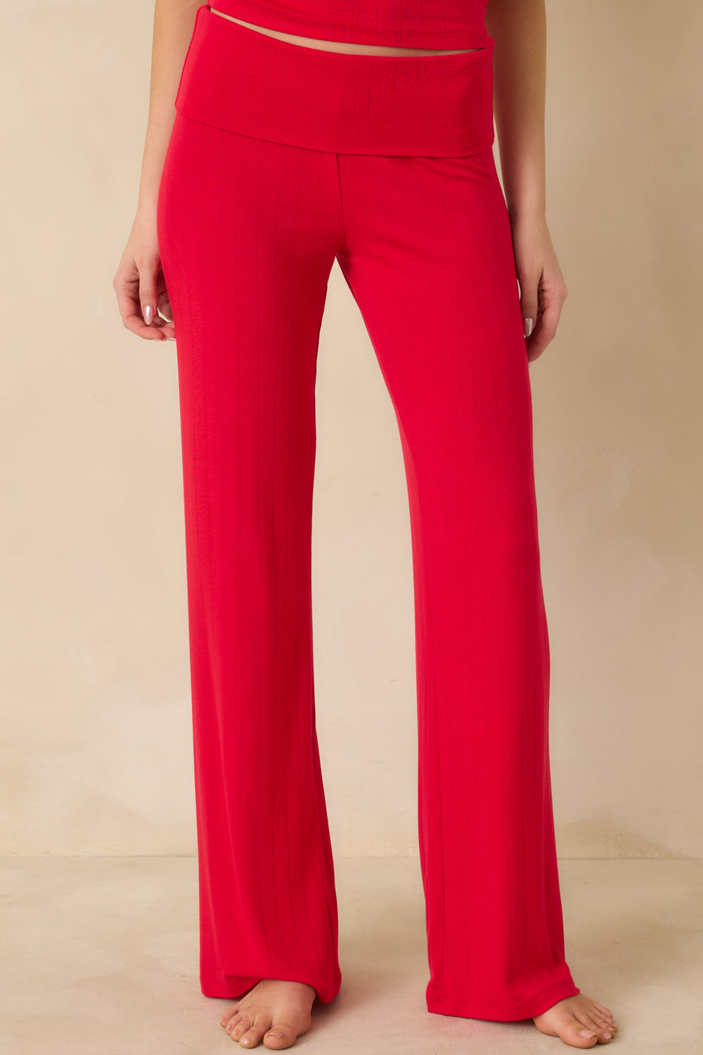 Cropped-View-Emphasizing-The-Fold-Over-Waistband-And-Soft-Knit