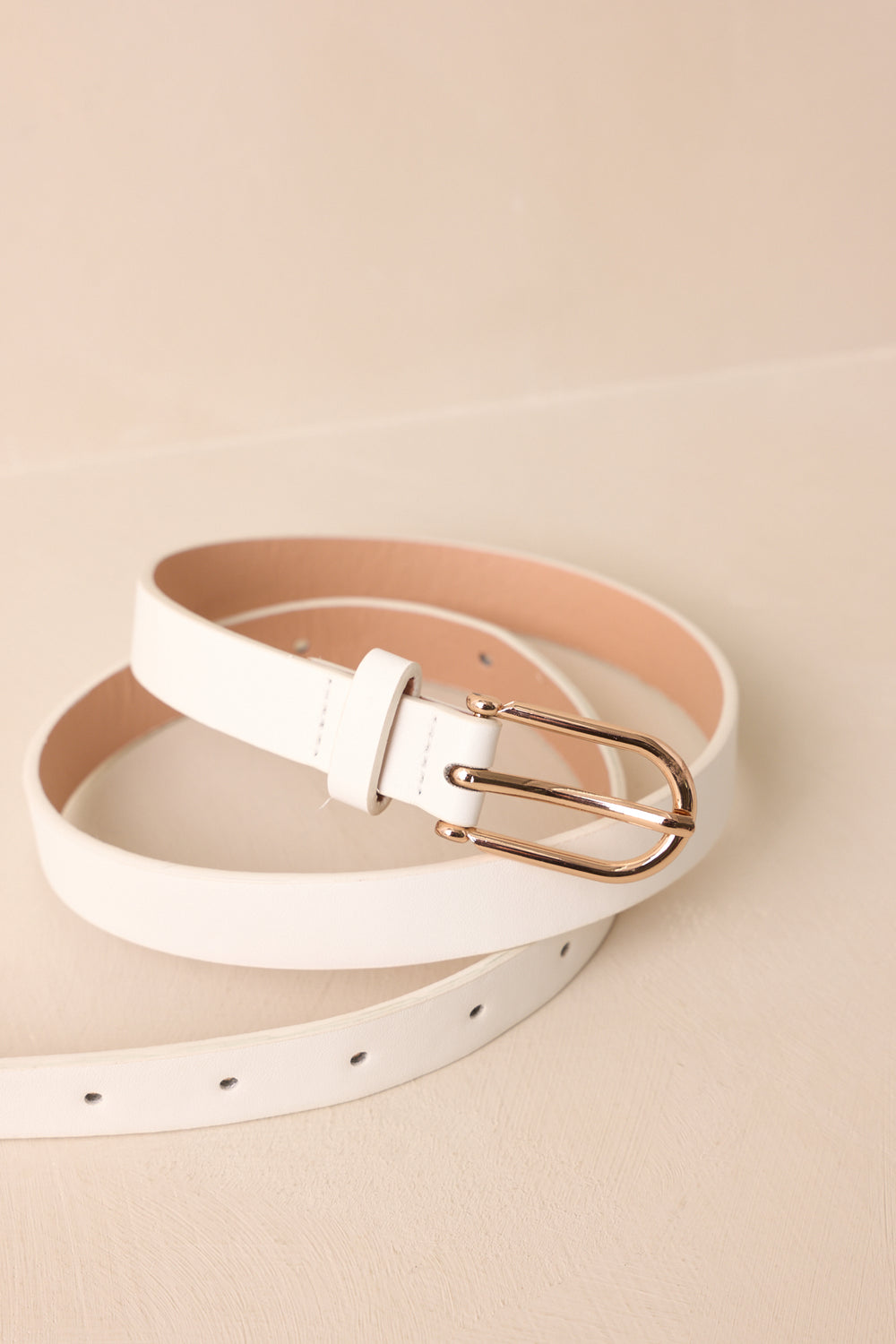 Detail-Of-The-Thin-White-Faux-Leather-Belt