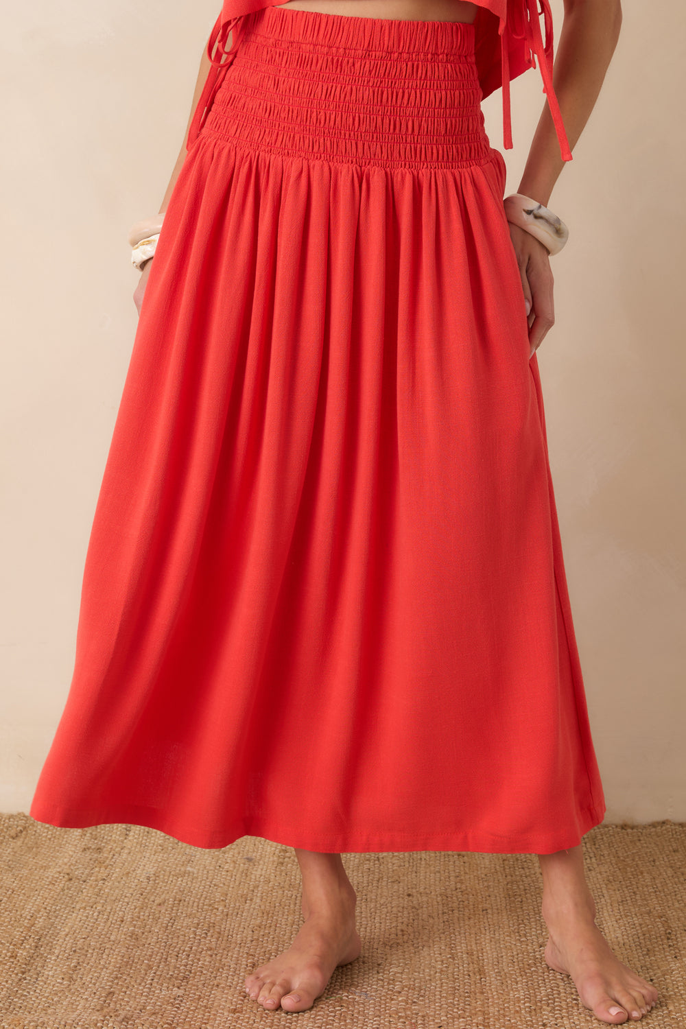Detailed-View-Of-The-Smocked-Elastic-Gathered-Waistline