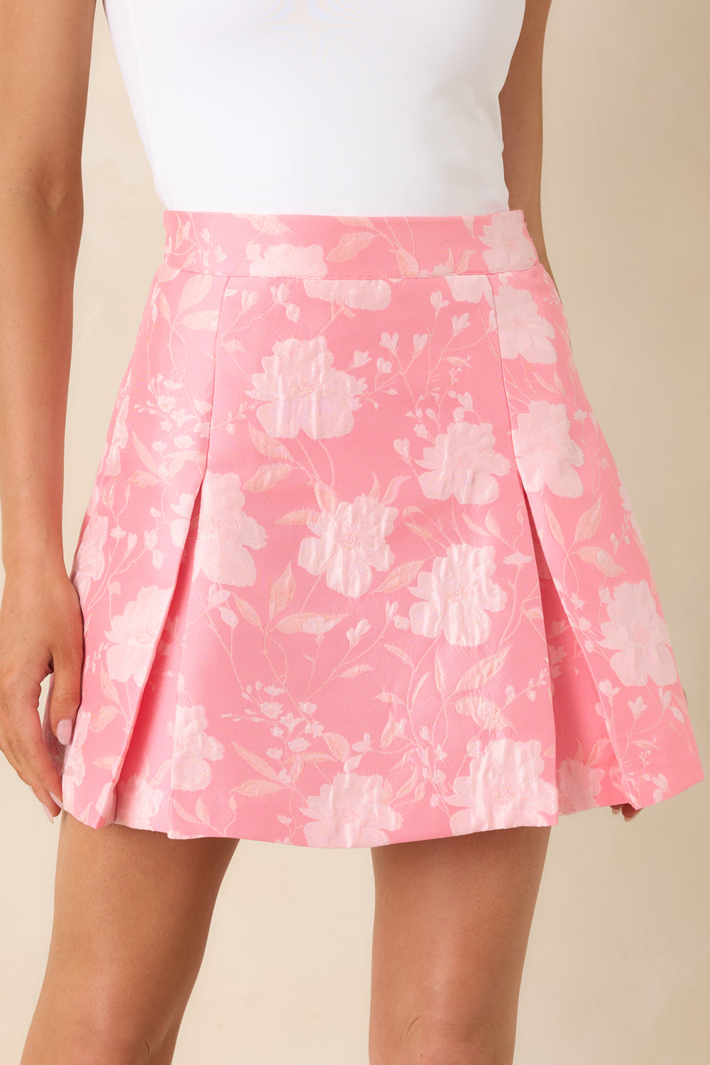 Floral-Jacquard-Fabric-Skirt-Focusing-On-A-Line-Silhouette