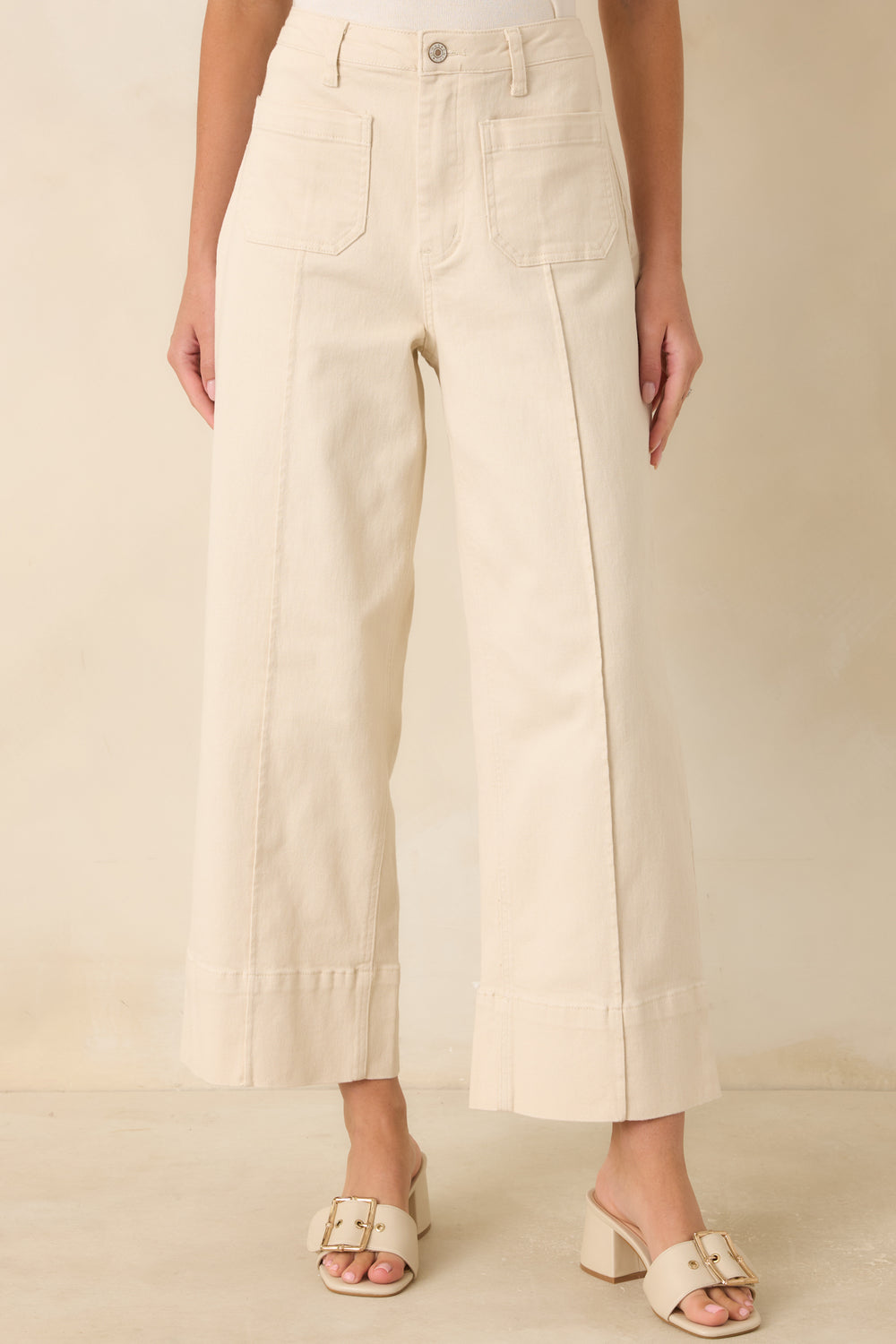 High-Rise-Waistband-And-Patch-Pocket-Detail