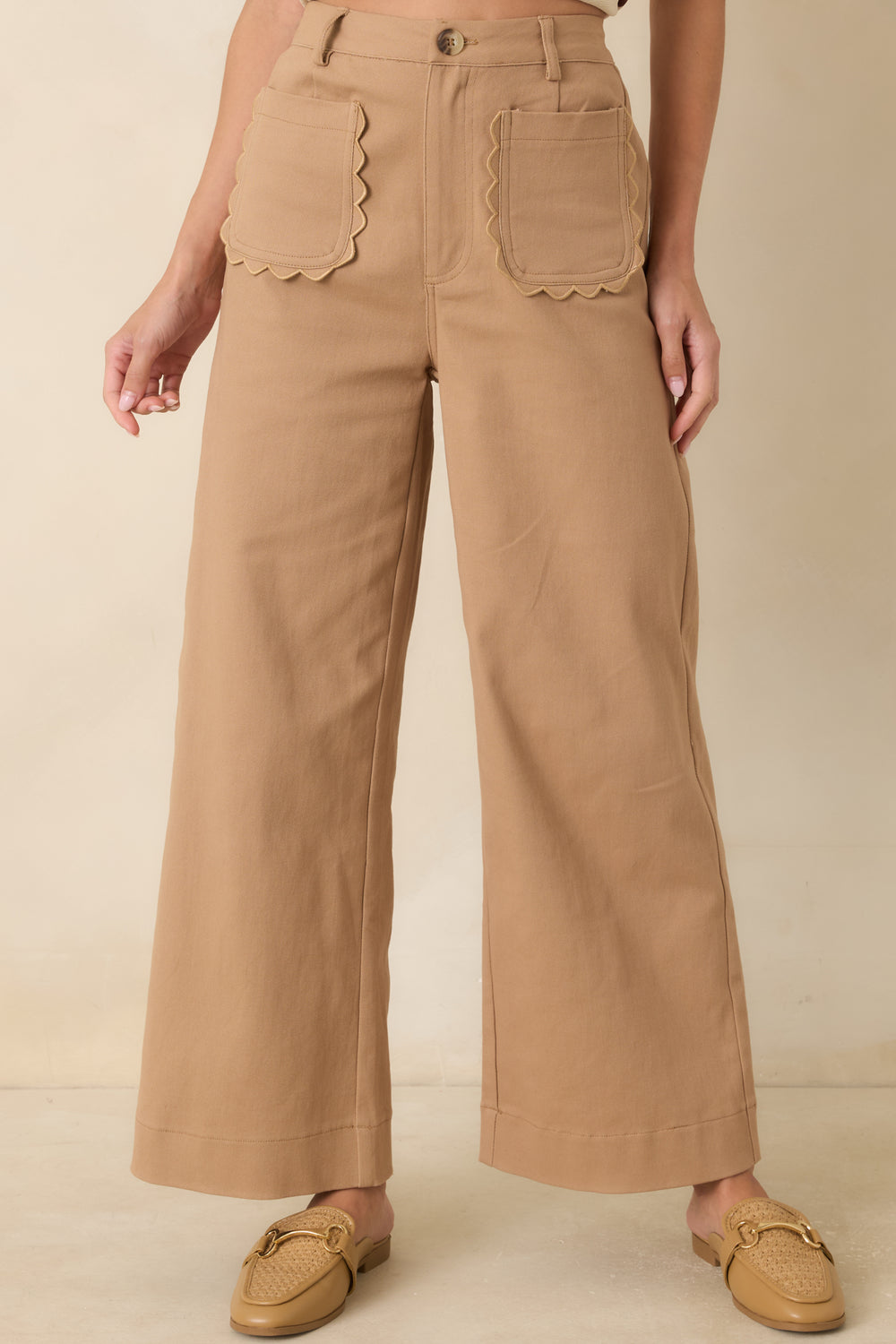 High-Rise-Waistband-With-Front-Closure-Detail