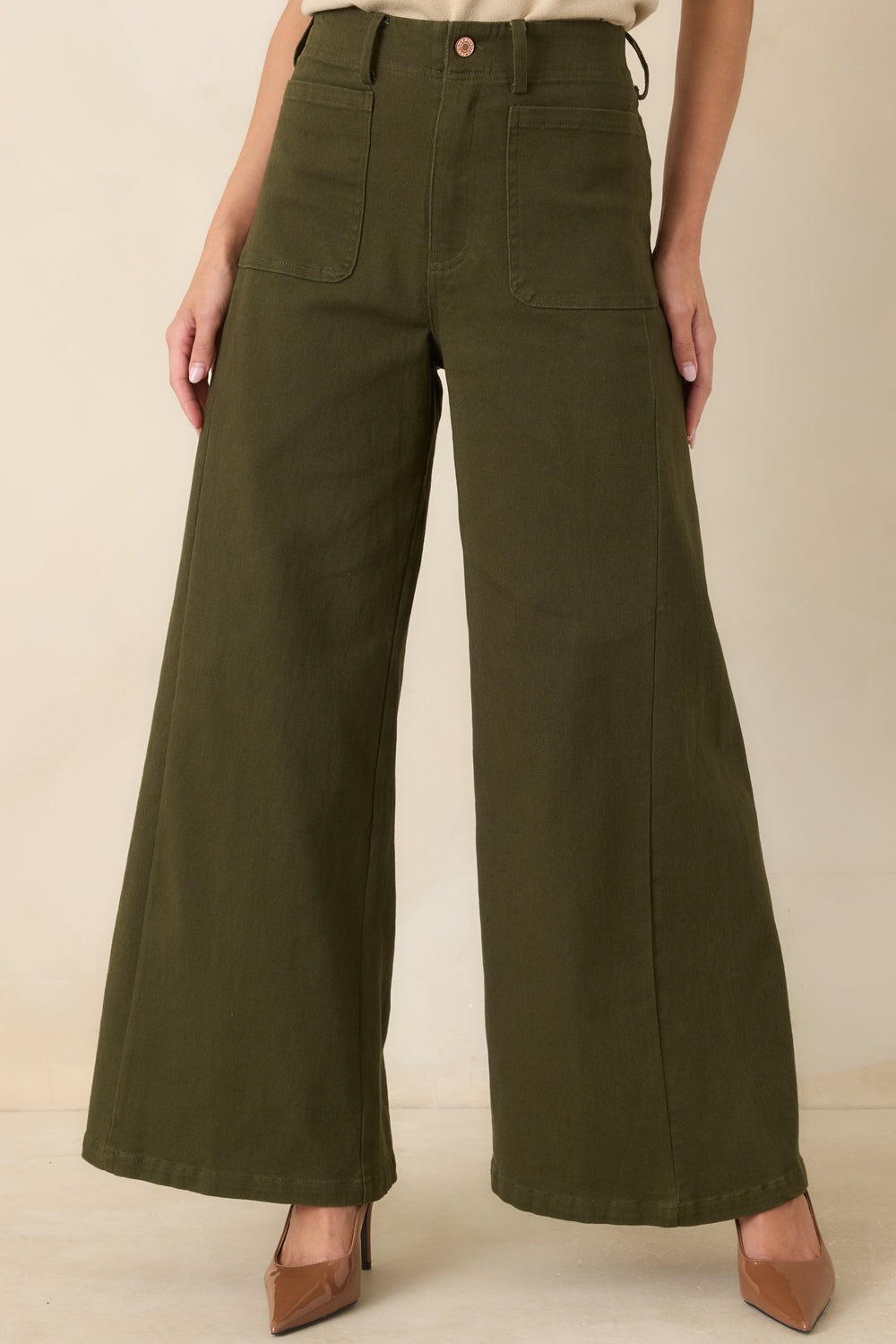 High-Rise-Waistband-With-Front-Patch-Pockets