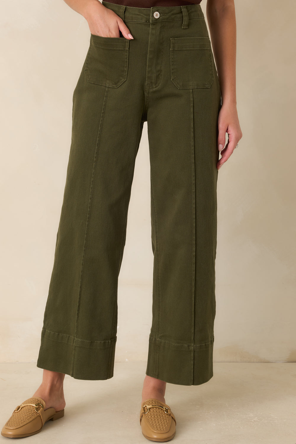 High-Rise-Waistband-With-Pocket-Detail