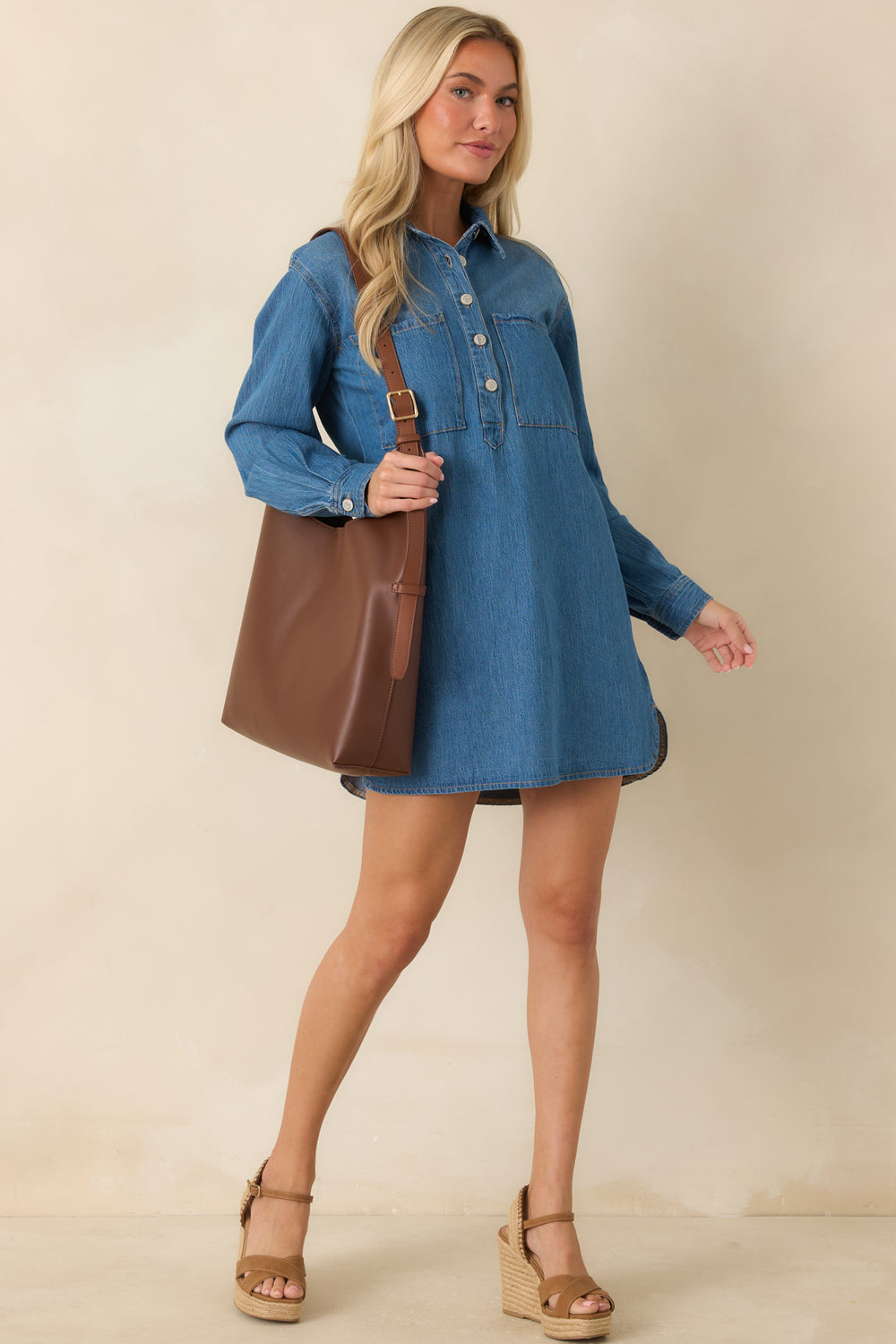 Relaxed-Mini-Dress-With-Classic-Collar-And-Pockets