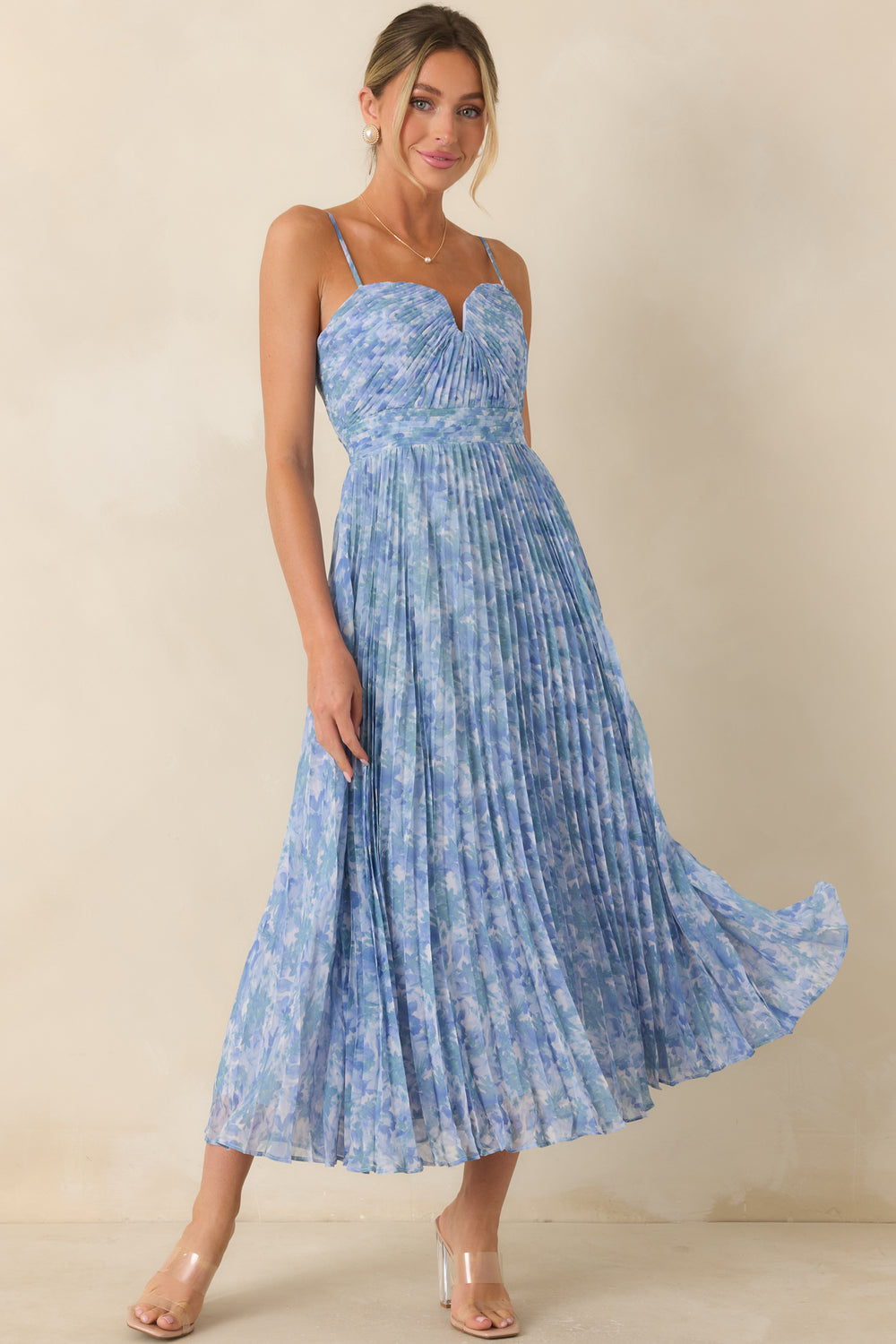 Soft-Blue-Floral-Maxi-Dress-Silhouette
