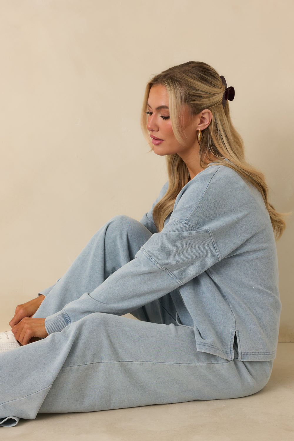 Soft-Washed-Denim-Style-Sweatshirt-Loose-Silhouette-Cotton-Ribbed-Edges